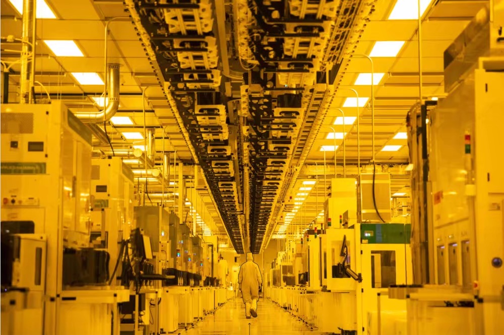 打破美国技术封锁，，芯片制造关键设备取得突破！！！！美国得失望了(图1)